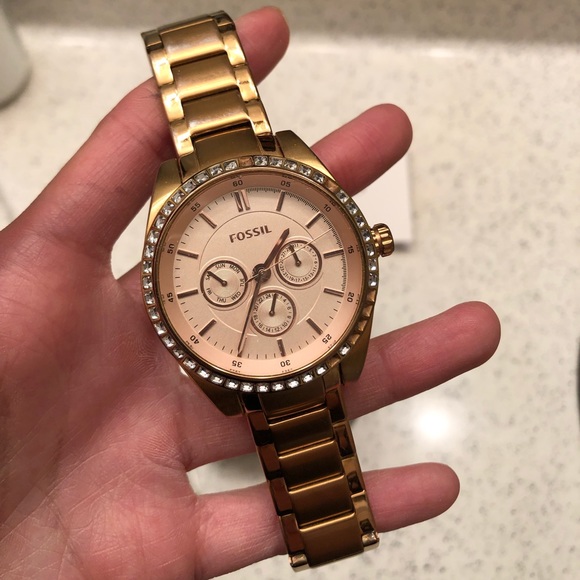 Fossil rose gold watch - Picture 2 of 4